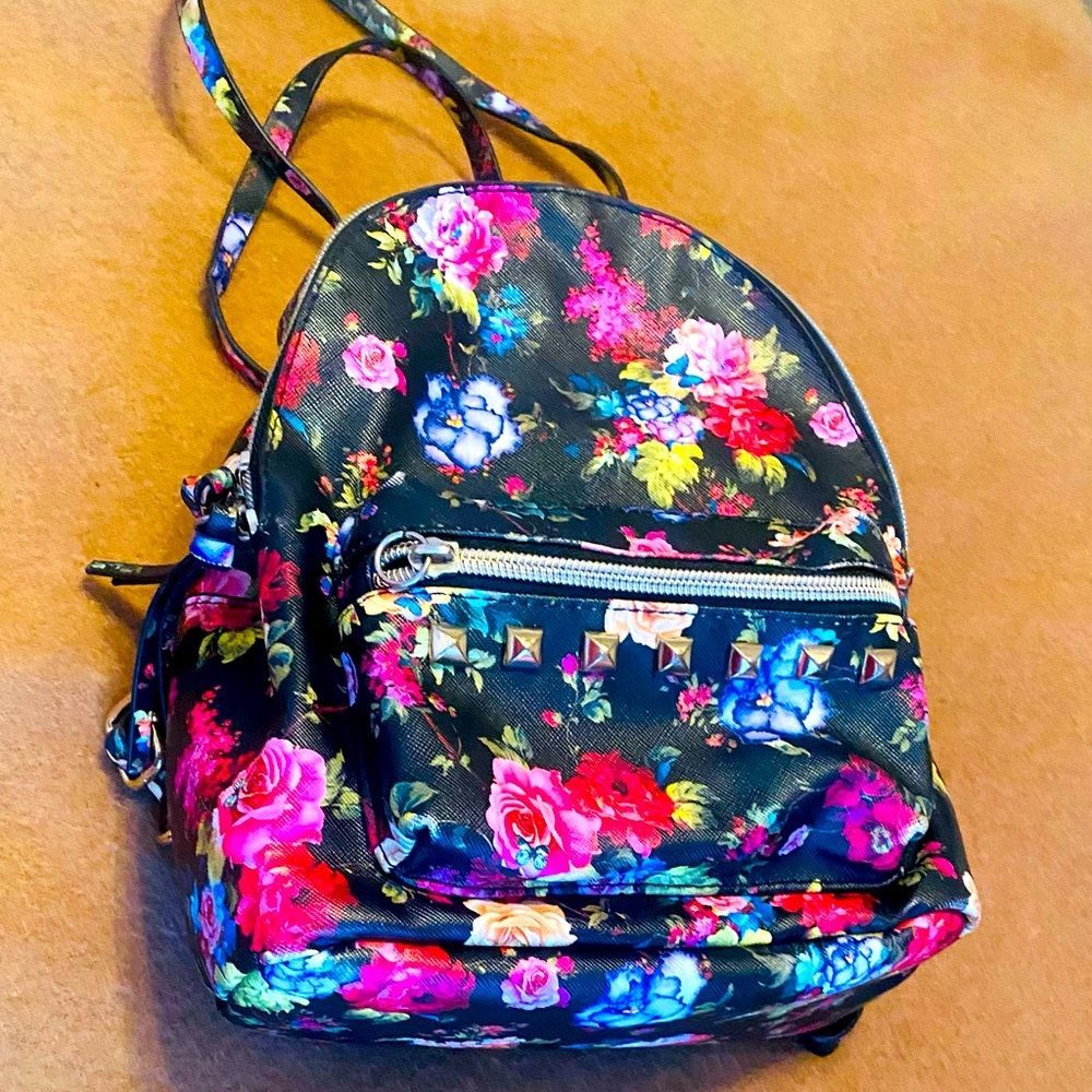Cute Backpack - image 1